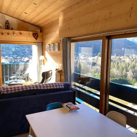 Luxury Apartment, 350m To Lift, South Facing, Close To Town Centre