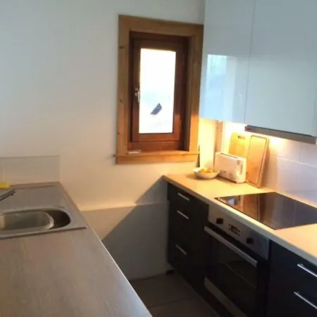 Luxury Apartment, 350m To Lift, South Facing, Close To Town Centre *